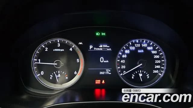 2018 Hyundai Grandeur IG 2.2 Diesel Premium Sold VIN KMHF441RBJA050497 – interior seats 2018 Hyundai Grandeur IG 2.2 Diesel Premium Sold VIN KMHF441RBJA050497 – interior seats