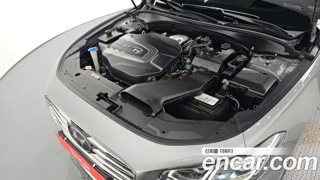 2018 Hyundai Grandeur IG 2.2 Diesel Premium Sold VIN KMHF441RBJA109882 – interior seats 2018 Hyundai Grandeur IG 2.2 Diesel Premium Sold VIN KMHF441RBJA109882 – interior seats