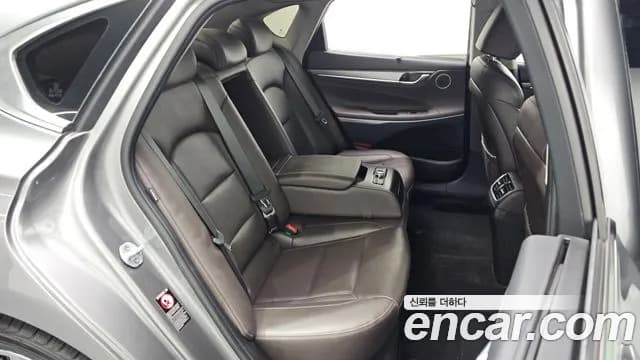2018 Hyundai Grandeur IG 2.2 Diesel Premium Sold VIN KMHF441RBJA109882 – photo 12 2018 Hyundai Grandeur IG 2.2 Diesel Premium Sold VIN KMHF441RBJA109882 – photo 12