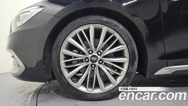 2018 Hyundai Grandeur IG 2.2 Diesel Premium Sold VIN KMHF441RBJA142511 – front exterior 2018 Hyundai Grandeur IG 2.2 Diesel Premium Sold VIN KMHF441RBJA142511 – front exterior
