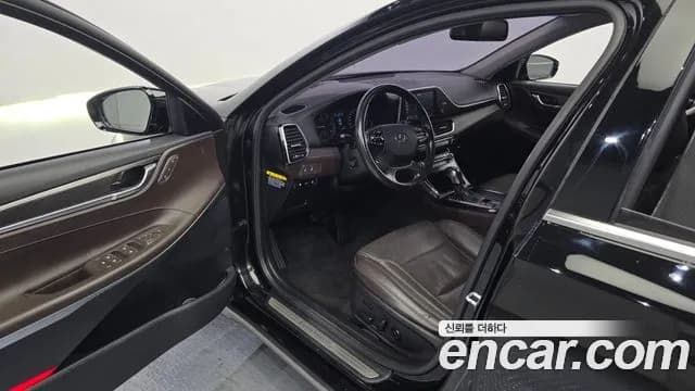 2018 Hyundai Grandeur IG 2.2 Diesel Premium Sold VIN KMHF441RBJA142511 – interior seats 2018 Hyundai Grandeur IG 2.2 Diesel Premium Sold VIN KMHF441RBJA142511 – interior seats