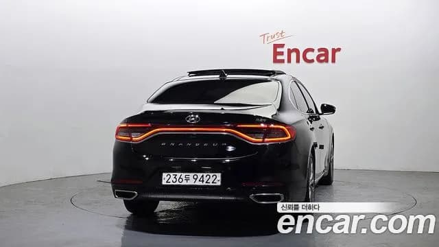 2018 Hyundai Grandeur IG 2.2 Diesel Premium Sold VIN KMHF441RBJA142511 – trunk area 2018 Hyundai Grandeur IG 2.2 Diesel Premium Sold VIN KMHF441RBJA142511 – trunk area