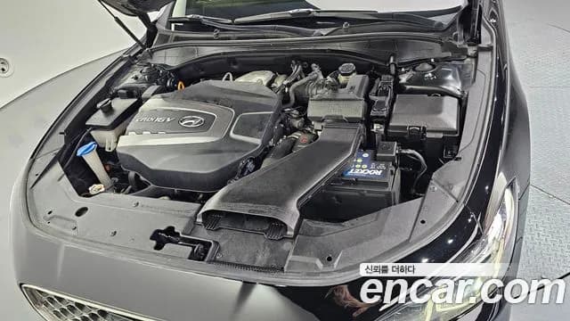 2018 Hyundai Grandeur IG 2.2 Diesel Premium Sold VIN KMHF441RBJA154269 – trunk area 2018 Hyundai Grandeur IG 2.2 Diesel Premium Sold VIN KMHF441RBJA154269 – trunk area