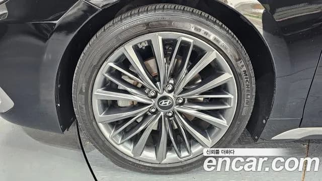 2018 Hyundai Grandeur IG 2.2 Diesel Premium Sold VIN KMHF441RBJA154269 – photo 15 2018 Hyundai Grandeur IG 2.2 Diesel Premium Sold VIN KMHF441RBJA154269 – photo 15