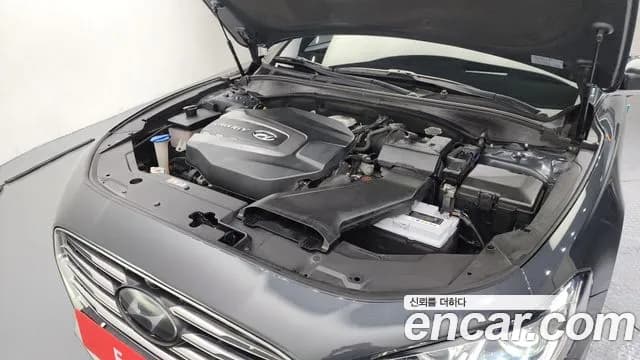 2018 Hyundai Grandeur IG 2.2 Diesel Premium Sold VIN KMHF441RBJA157327 – front exterior 2018 Hyundai Grandeur IG 2.2 Diesel Premium Sold VIN KMHF441RBJA157327 – front exterior