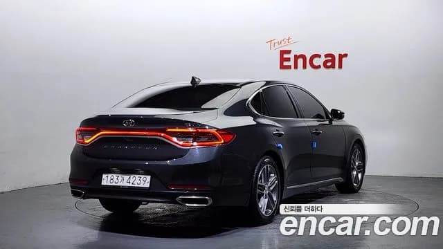 2018 Hyundai Grandeur IG 2.2 Diesel Premium Sold VIN KMHF441RBJA157327 – interior seats 2018 Hyundai Grandeur IG 2.2 Diesel Premium Sold VIN KMHF441RBJA157327 – interior seats