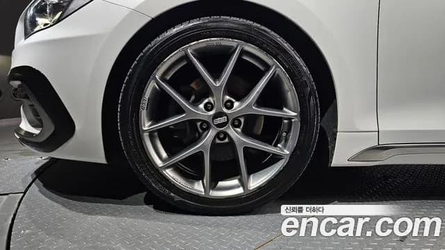 2019 Hyundai Grandeur IG 2.2 Diesel Premium Sold VIN KMHF441RBKA191721 – exterior detail 2019 Hyundai Grandeur IG 2.2 Diesel Premium Sold VIN KMHF441RBKA191721 – exterior detail