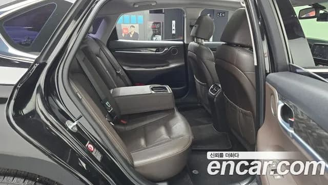 2017 Hyundai Grandeur IG 3.0 LPi Modern (Rental Car) Sold VIN KMHF641NBHA021001 – rear exterior 2017 Hyundai Grandeur IG 3.0 LPi Modern (Rental Car) Sold VIN KMHF641NBHA021001 – rear exterior