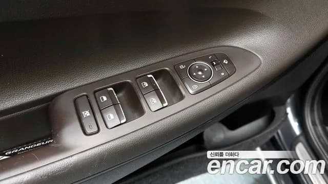 2018 Hyundai Grandeur IG 3.0 LPi Modern (Rental Car) Sold VIN KMHF641NBJA053539 – interior seats 2018 Hyundai Grandeur IG 3.0 LPi Modern (Rental Car) Sold VIN KMHF641NBJA053539 – interior seats