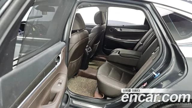 2018 Hyundai Grandeur IG 3.0 LPi Exclusive (Rental Car) Sold VIN KMHF641NBJA075391 – interior seats 2018 Hyundai Grandeur IG 3.0 LPi Exclusive (Rental Car) Sold VIN KMHF641NBJA075391 – interior seats