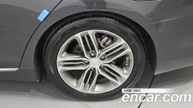 2018 Hyundai Grandeur IG 3.0 LPi Exclusive (Rental Car) Sold VIN KMHF641NBJA075391 – undercarriage 2018 Hyundai Grandeur IG 3.0 LPi Exclusive (Rental Car) Sold VIN KMHF641NBJA075391 – undercarriage