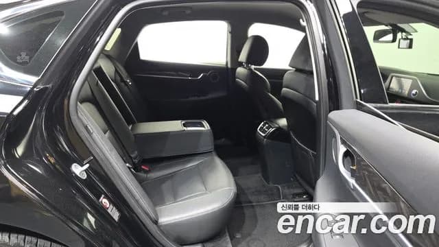 2018 Hyundai Grandeur IG 3.0 LPi Modern (Rental Car) Sold VIN KMHF641NBJA119303 – trunk area 2018 Hyundai Grandeur IG 3.0 LPi Modern (Rental Car) Sold VIN KMHF641NBJA119303 – trunk area