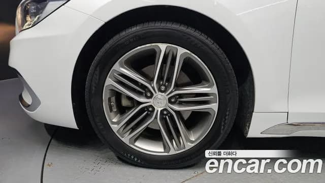 2018 Hyundai Grandeur IG 3.0 LPi Modern (Rental Car) Sold VIN KMHF641NBJA138559 – rear exterior 2018 Hyundai Grandeur IG 3.0 LPi Modern (Rental Car) Sold VIN KMHF641NBJA138559 – rear exterior