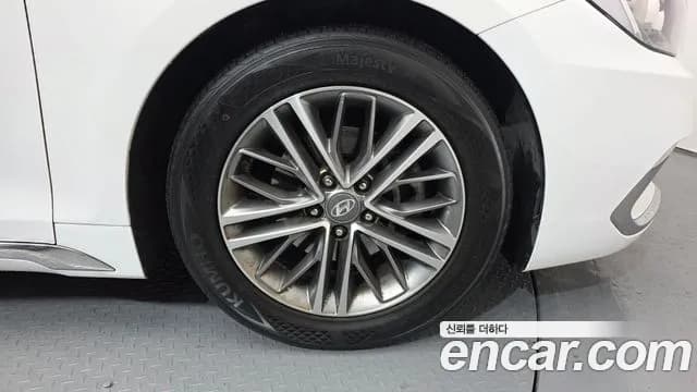 2018 Hyundai Grandeur IG 3.0 LPi Modern (Rental Car) Sold VIN KMHF641NBJA148028 – trunk area 2018 Hyundai Grandeur IG 3.0 LPi Modern (Rental Car) Sold VIN KMHF641NBJA148028 – trunk area