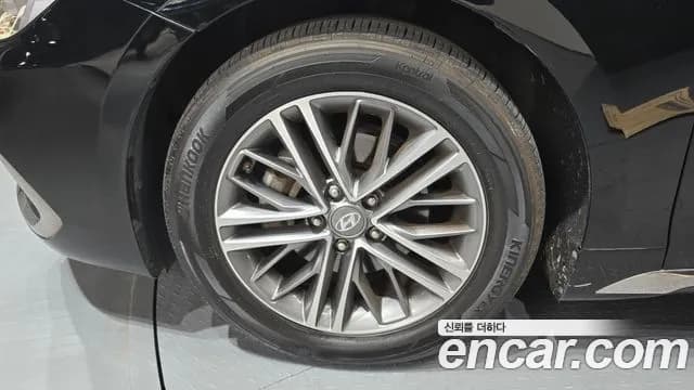 2019 Hyundai Grandeur IG 3.0 LPi Modern (Rental Car) Sold VIN KMHF641NBKA172851 – trunk area 2019 Hyundai Grandeur IG 3.0 LPi Modern (Rental Car) Sold VIN KMHF641NBKA172851 – trunk area