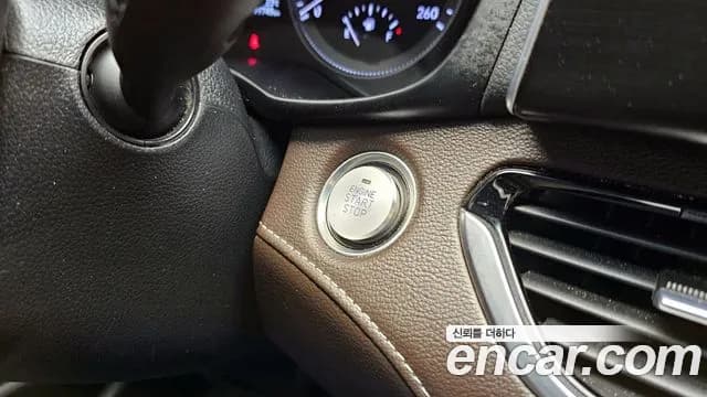 2019 Hyundai Grandeur IG 3.0 LPi Modern (Rental Car) Sold VIN KMHF641NBKA176129 – interior seats 2019 Hyundai Grandeur IG 3.0 LPi Modern (Rental Car) Sold VIN KMHF641NBKA176129 – interior seats