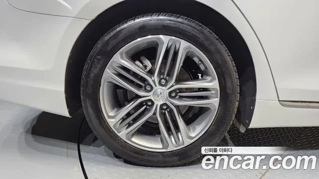 2019 Hyundai Grandeur IG 3.0 LPi Modern (Rental Car) Sold VIN KMHF641NBKA210171 – exterior detail 2019 Hyundai Grandeur IG 3.0 LPi Modern (Rental Car) Sold VIN KMHF641NBKA210171 – exterior detail