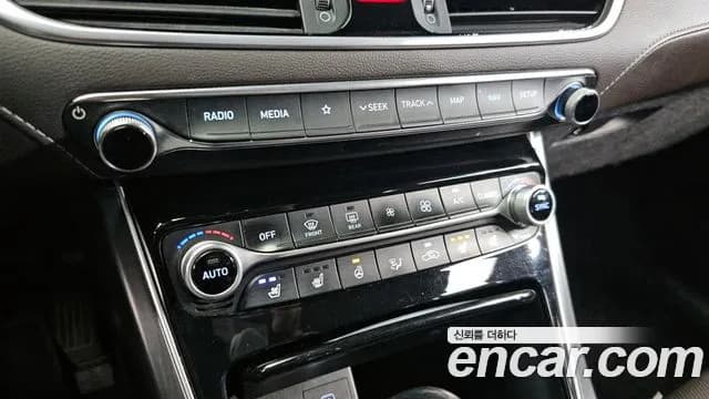 2019 Hyundai Grandeur IG 3.0 LPi Exclusive (Rental Car) Sold VIN KMHF641NBKA221858 – interior seats 2019 Hyundai Grandeur IG 3.0 LPi Exclusive (Rental Car) Sold VIN KMHF641NBKA221858 – interior seats