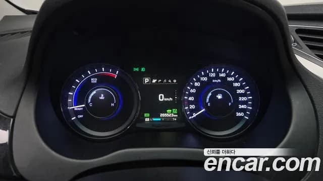 2017 Hyundai Grandeur HG Hybrid Premium Sold VIN KMHFG413BHA031379 – trunk area 2017 Hyundai Grandeur HG Hybrid Premium Sold VIN KMHFG413BHA031379 – trunk area
