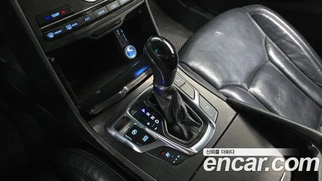2017 Hyundai Grandeur HG Hybrid Premium Sold VIN KMHFG413BHA031379 – photo 13 2017 Hyundai Grandeur HG Hybrid Premium Sold VIN KMHFG413BHA031379 – photo 13