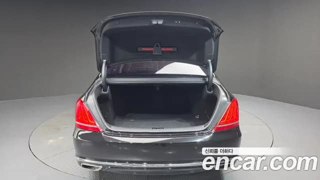 2018 Genesis EQ900 3.3 T-GDI AWD Sold VIN KMHG141ADJU047840 – front exterior 2018 Genesis EQ900 3.3 T-GDI AWD Sold VIN KMHG141ADJU047840 – front exterior