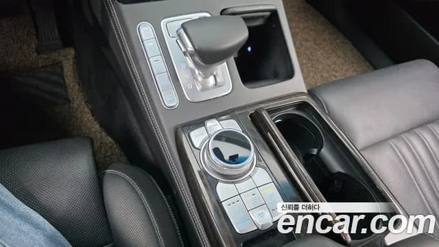 2019 Genesis G90 3.3 T AWD Sold VIN KMHG141ADKU075137 – rear exterior 2019 Genesis G90 3.3 T AWD Sold VIN KMHG141ADKU075137 – rear exterior