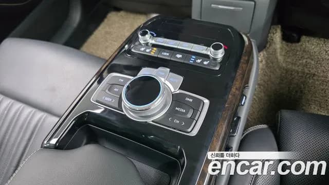 2019 Genesis G90 3.3 T AWD Sold VIN KMHG141ADKU075137 – exterior detail 2019 Genesis G90 3.3 T AWD Sold VIN KMHG141ADKU075137 – exterior detail