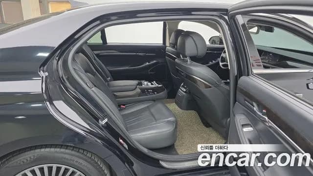 2019 Genesis G90 3.3 T AWD Sold VIN KMHG141ADKU075137 – trunk area 2019 Genesis G90 3.3 T AWD Sold VIN KMHG141ADKU075137 – trunk area