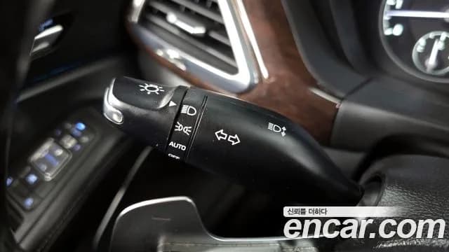 2017 Genesis EQ900 3.8 GDI Sold VIN KMHG141DBHU031155 – interior seats 2017 Genesis EQ900 3.8 GDI Sold VIN KMHG141DBHU031155 – interior seats
