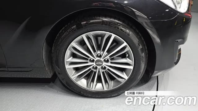 2018 Genesis EQ900 3.8 GDI Sold VIN KMHG141DBJU042741 – side profile 2018 Genesis EQ900 3.8 GDI Sold VIN KMHG141DBJU042741 – side profile
