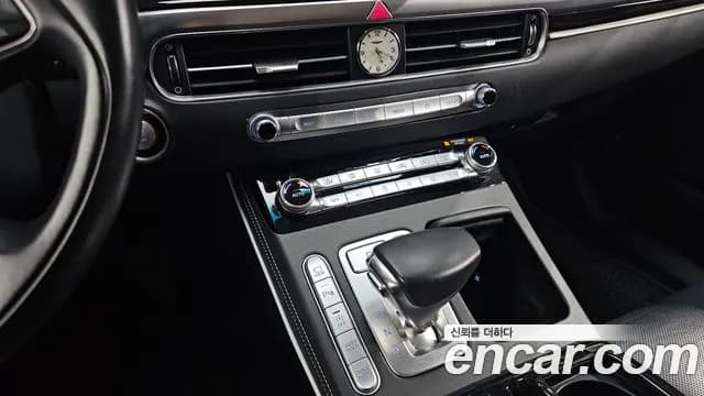 2019 Genesis G90 3.8 Sold VIN KMHG141DBKU056798 – exterior detail 2019 Genesis G90 3.8 Sold VIN KMHG141DBKU056798 – exterior detail