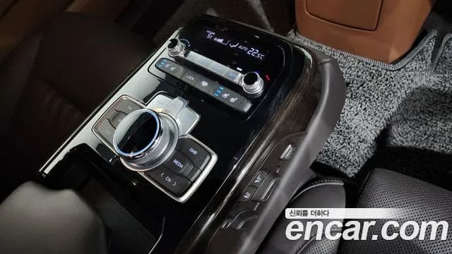 2019 Genesis G90 3.8 Sold VIN KMHG141DBKU068854 – exterior detail 2019 Genesis G90 3.8 Sold VIN KMHG141DBKU068854 – exterior detail