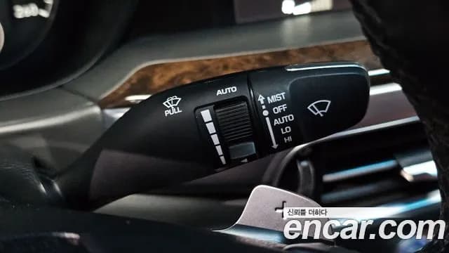 2019 Genesis G90 3.8 Sold VIN KMHG141DBKU075334 – interior seats 2019 Genesis G90 3.8 Sold VIN KMHG141DBKU075334 – interior seats