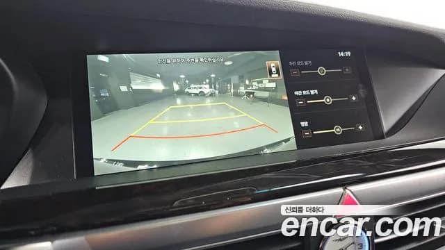 2020 Genesis G90 3.8 Sold VIN KMHG141DBLU077792 – interior seats 2020 Genesis G90 3.8 Sold VIN KMHG141DBLU077792 – interior seats