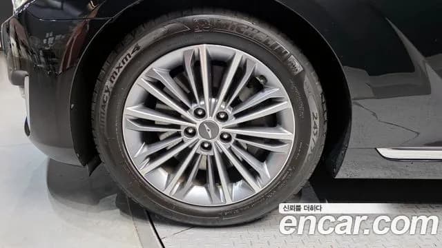 2017 Genesis EQ900 3.8 GDI AWD Sold VIN KMHG141DDHU030482 – interior seats 2017 Genesis EQ900 3.8 GDI AWD Sold VIN KMHG141DDHU030482 – interior seats