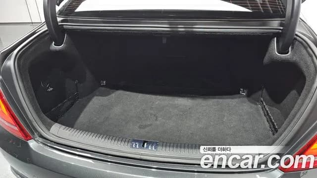 2018 Genesis EQ900 3.8 GDI AWD Sold VIN KMHG141DDJU040833 – side profile 2018 Genesis EQ900 3.8 GDI AWD Sold VIN KMHG141DDJU040833 – side profile