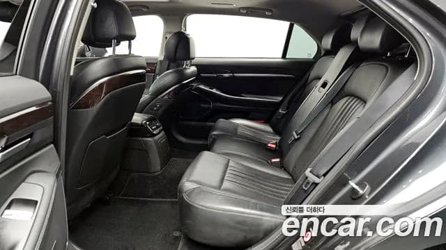 2018 Genesis EQ900 3.8 GDI AWD Sold VIN KMHG141DDJU040833 – interior seats 2018 Genesis EQ900 3.8 GDI AWD Sold VIN KMHG141DDJU040833 – interior seats