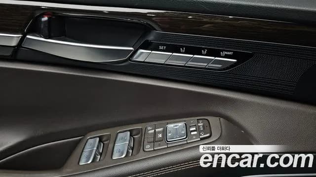 2018 Genesis EQ900 3.8 GDI AWD Sold VIN KMHG141DDJU040991 – front exterior 2018 Genesis EQ900 3.8 GDI AWD Sold VIN KMHG141DDJU040991 – front exterior