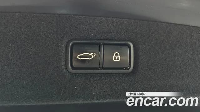 2018 Genesis EQ900 3.8 GDI AWD Sold VIN KMHG141DDJU040991 – rear exterior 2018 Genesis EQ900 3.8 GDI AWD Sold VIN KMHG141DDJU040991 – rear exterior