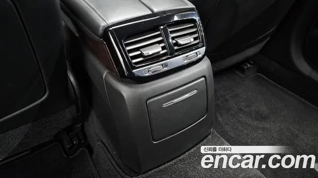 2018 Genesis EQ900 3.8 GDI AWD Sold VIN KMHG141DDJU044374 – exterior detail 2018 Genesis EQ900 3.8 GDI AWD Sold VIN KMHG141DDJU044374 – exterior detail
