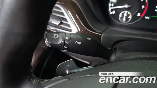 2018 Genesis EQ900 3.8 GDI AWD Sold VIN KMHG141DDJU044528 – interior seats 2018 Genesis EQ900 3.8 GDI AWD Sold VIN KMHG141DDJU044528 – interior seats