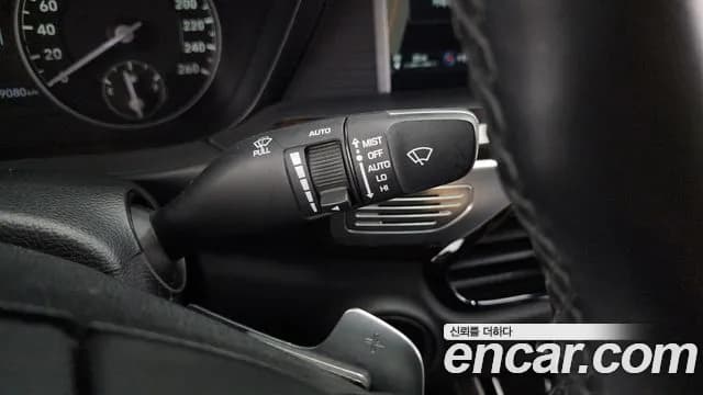 2018 Genesis EQ900 3.8 GDI AWD Sold VIN KMHG141DDJU053826 – interior seats 2018 Genesis EQ900 3.8 GDI AWD Sold VIN KMHG141DDJU053826 – interior seats