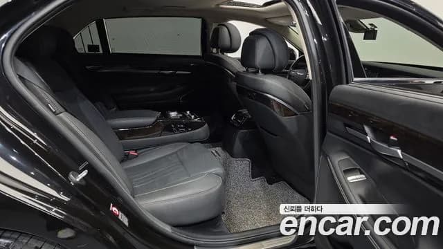 2019 Genesis G90 3.8 AWD Sold VIN KMHG141DDKU058453 – interior seats 2019 Genesis G90 3.8 AWD Sold VIN KMHG141DDKU058453 – interior seats