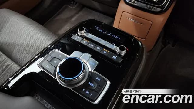 2019 Genesis G90 3.8 AWD Sold VIN KMHG141DDKU058907 – photo 18 2019 Genesis G90 3.8 AWD Sold VIN KMHG141DDKU058907 – photo 18