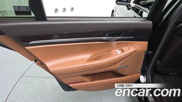 2019 Genesis G90 3.8 AWD Sold VIN KMHG141DDKU075261 – interior seats 2019 Genesis G90 3.8 AWD Sold VIN KMHG141DDKU075261 – interior seats