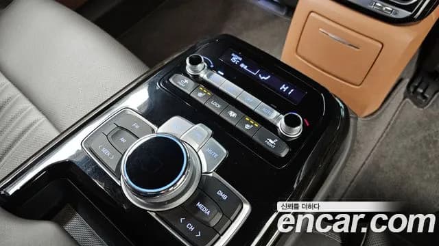 2020 Genesis G90 3.8 AWD Sold VIN KMHG141DDLU078713 – exterior detail 2020 Genesis G90 3.8 AWD Sold VIN KMHG141DDLU078713 – exterior detail