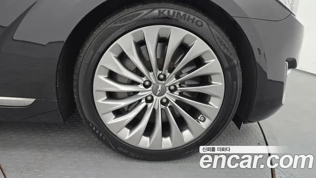2018 Genesis EQ900 3.3 T-GDI AWD Sold VIN KMHG241ADJU041091 – rear exterior 2018 Genesis EQ900 3.3 T-GDI AWD Sold VIN KMHG241ADJU041091 – rear exterior