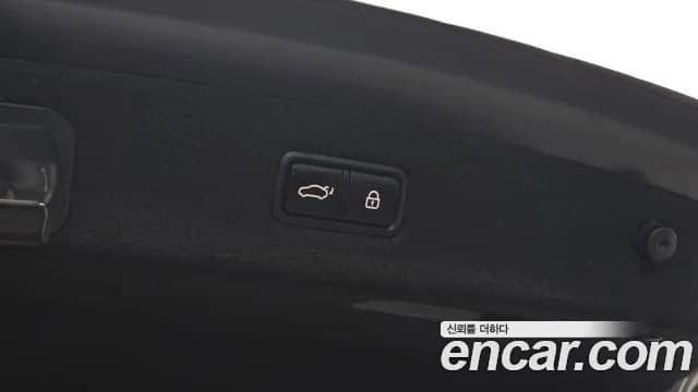 2017 Genesis EQ900 3.8 GDI AWD Sold VIN KMHG241DDHU032761 – rear exterior 2017 Genesis EQ900 3.8 GDI AWD Sold VIN KMHG241DDHU032761 – rear exterior