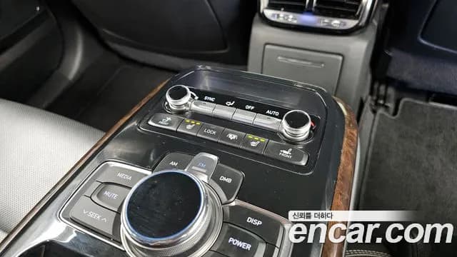 2018 Genesis EQ900 3.8 GDI AWD Sold VIN KMHG241DDJU036499 – exterior detail 2018 Genesis EQ900 3.8 GDI AWD Sold VIN KMHG241DDJU036499 – exterior detail