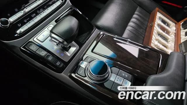 2018 Genesis EQ900 3.8 GDI AWD Sold VIN KMHG241DDJU044253 – front exterior 2018 Genesis EQ900 3.8 GDI AWD Sold VIN KMHG241DDJU044253 – front exterior